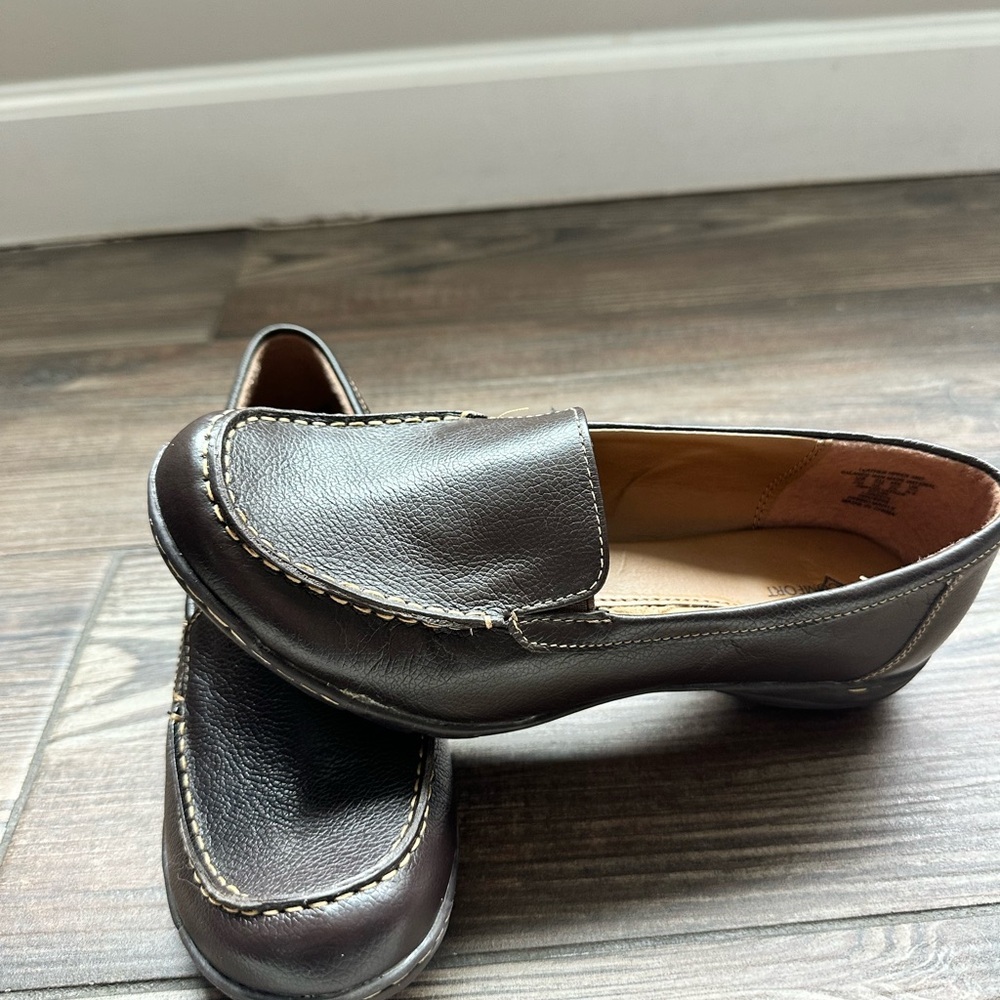 Classic Brown Leather Slip-On Loafers for Women - Picture 9 of 10